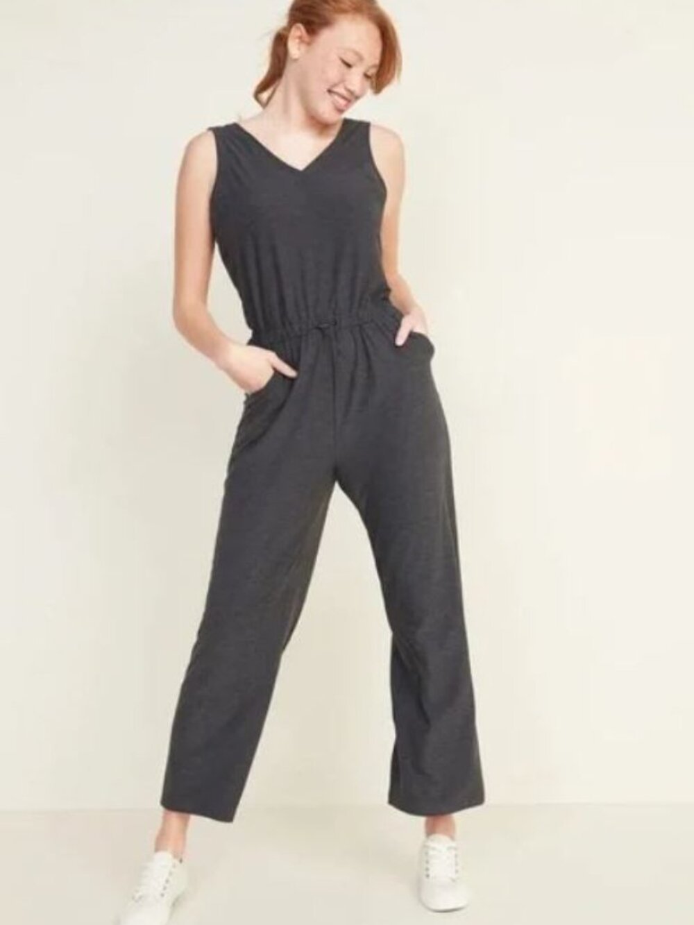 OLD NAVY Breathe V-Neck Wide-Leg Jumpsuit in Grey - Large